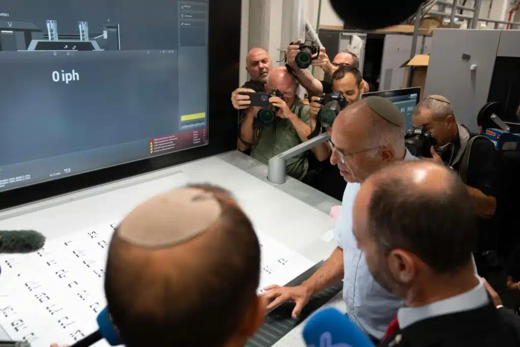 450 מיליון פתקי הצבעה: מבצע הענק של ועדת הבחירות יוצא לדרך 450 מיליון פתקי הצבעה: מבצע הענק של ועדת הבחירות יוצא לדרך