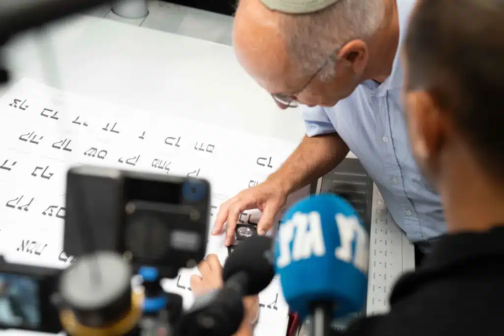 450 מיליון פתקי הצבעה: מבצע הענק של ועדת הבחירות יוצא לדרך 450 מיליון פתקי הצבעה: מבצע הענק של ועדת הבחירות יוצא לדרך