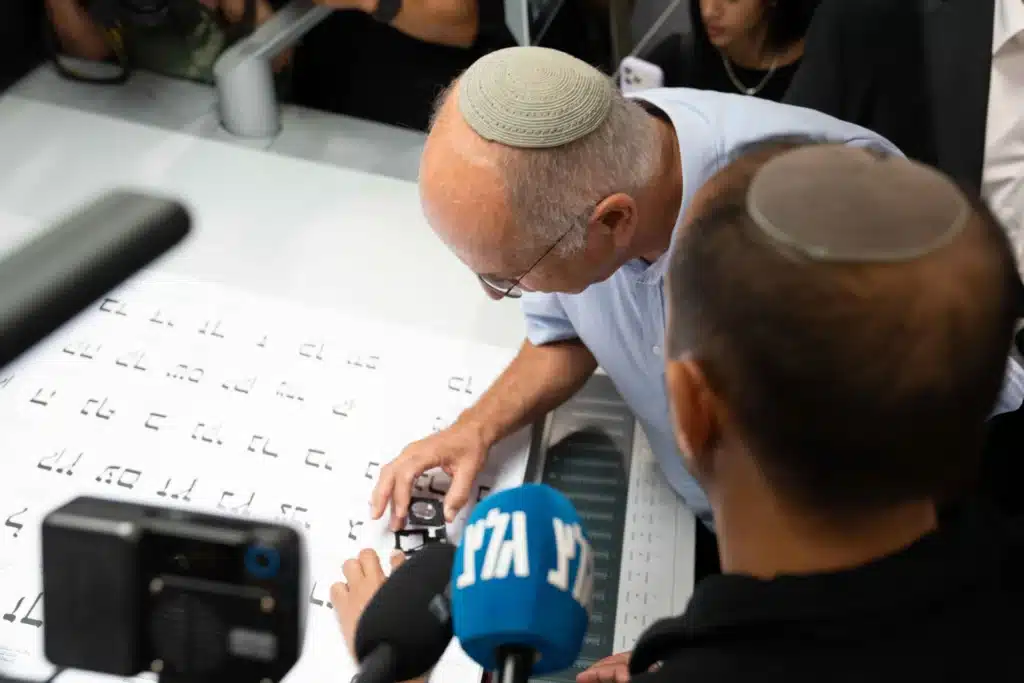 450 מיליון פתקי הצבעה: מבצע הענק של ועדת הבחירות יוצא לדרך 450 מיליון פתקי הצבעה: מבצע הענק של ועדת הבחירות יוצא לדרך