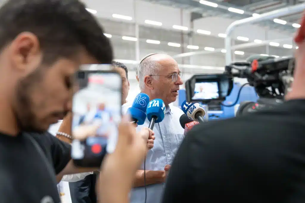 450 מיליון פתקי הצבעה: מבצע הענק של ועדת הבחירות יוצא לדרך 450 מיליון פתקי הצבעה: מבצע הענק של ועדת הבחירות יוצא לדרך