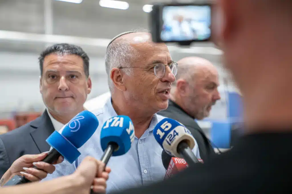 450 מיליון פתקי הצבעה: מבצע הענק של ועדת הבחירות יוצא לדרך 450 מיליון פתקי הצבעה: מבצע הענק של ועדת הבחירות יוצא לדרך