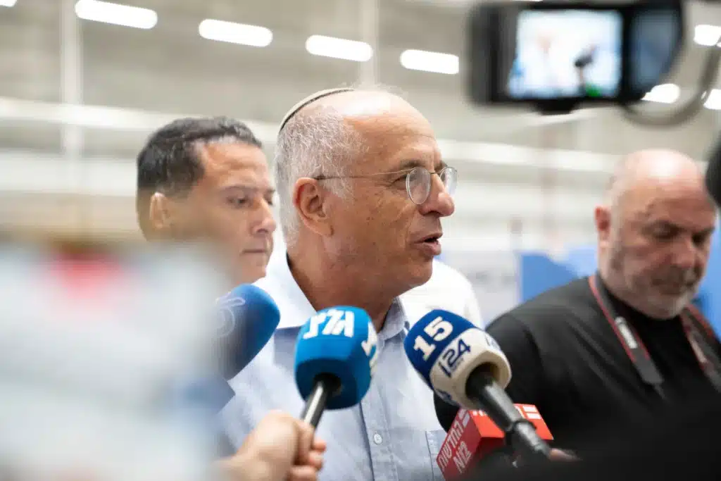 450 מיליון פתקי הצבעה: מבצע הענק של ועדת הבחירות יוצא לדרך 450 מיליון פתקי הצבעה: מבצע הענק של ועדת הבחירות יוצא לדרך