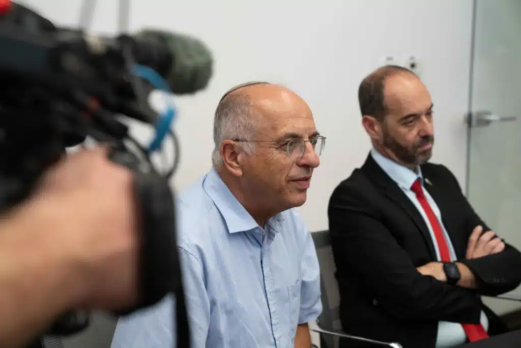 450 מיליון פתקי הצבעה: מבצע הענק של ועדת הבחירות יוצא לדרך 450 מיליון פתקי הצבעה: מבצע הענק של ועדת הבחירות יוצא לדרך