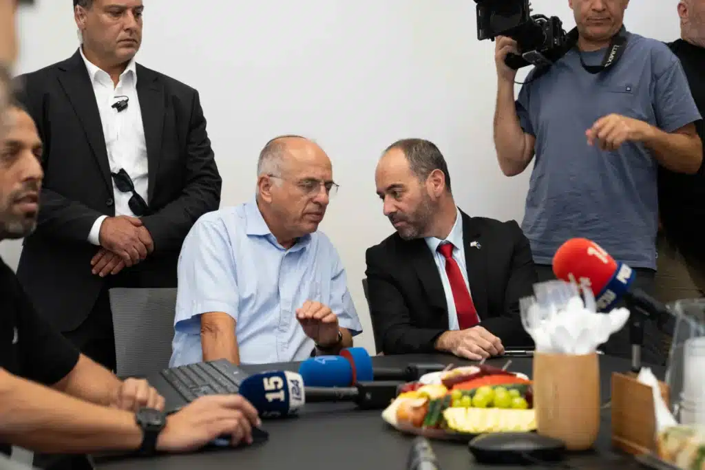 450 מיליון פתקי הצבעה: מבצע הענק של ועדת הבחירות יוצא לדרך 450 מיליון פתקי הצבעה: מבצע הענק של ועדת הבחירות יוצא לדרך