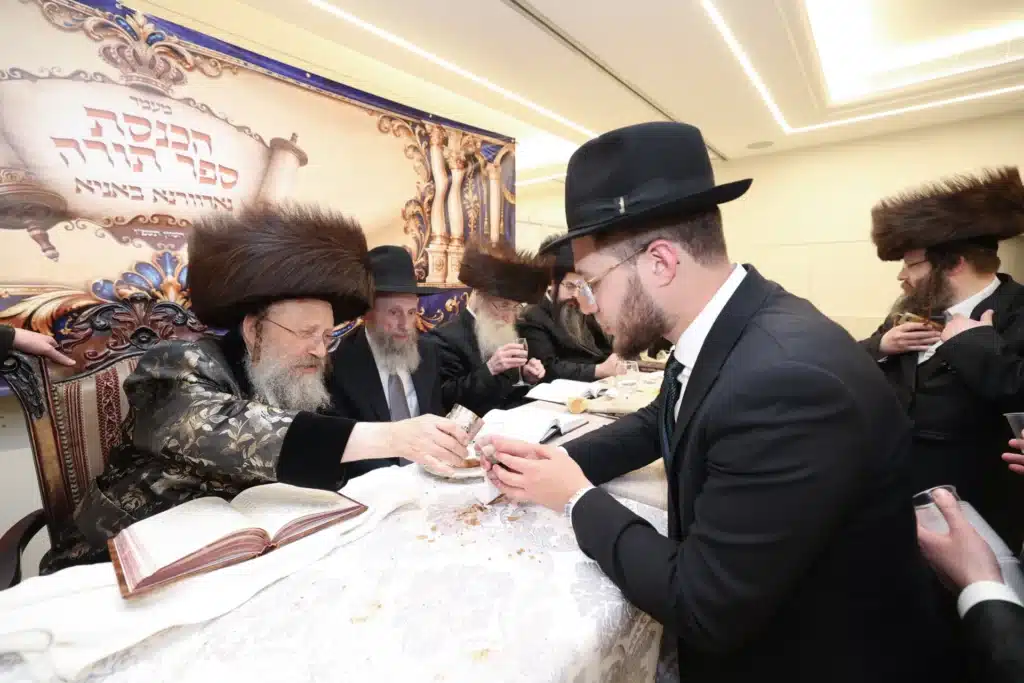 גלריה: מעמד הכנסת ספר תורה לבית המדרש דחסידי נאדוורנא באניא גלריה: מעמד הכנסת ספר תורה לבית המדרש דחסידי נאדוורנא באניא