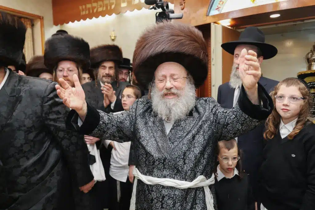 גלריה: מעמד הכנסת ספר תורה לבית המדרש דחסידי נאדוורנא באניא גלריה: מעמד הכנסת ספר תורה לבית המדרש דחסידי נאדוורנא באניא