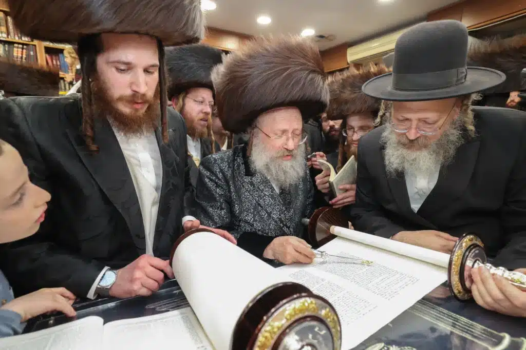 גלריה: מעמד הכנסת ספר תורה לבית המדרש דחסידי נאדוורנא באניא גלריה: מעמד הכנסת ספר תורה לבית המדרש דחסידי נאדוורנא באניא