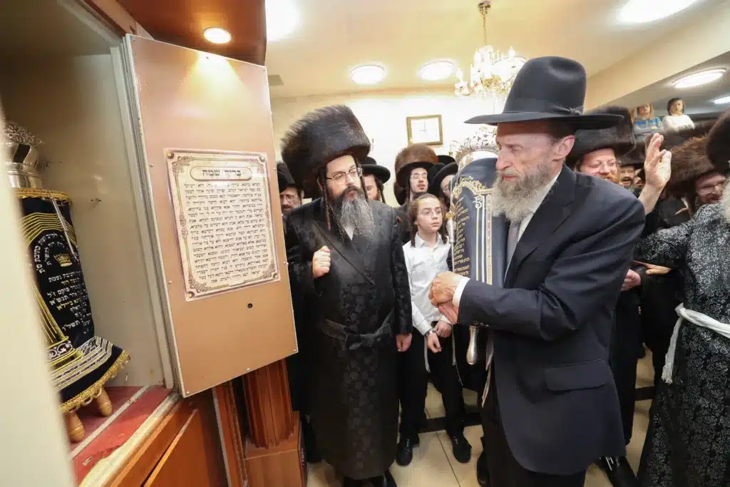 גלריה: מעמד הכנסת ספר תורה לבית המדרש דחסידי נאדוורנא באניא גלריה: מעמד הכנסת ספר תורה לבית המדרש דחסידי נאדוורנא באניא