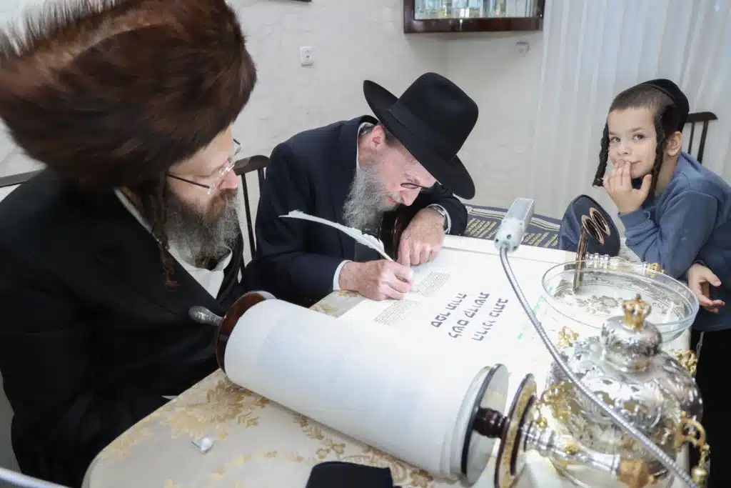 גלריה: מעמד הכנסת ספר תורה לבית המדרש דחסידי נאדוורנא באניא גלריה: מעמד הכנסת ספר תורה לבית המדרש דחסידי נאדוורנא באניא