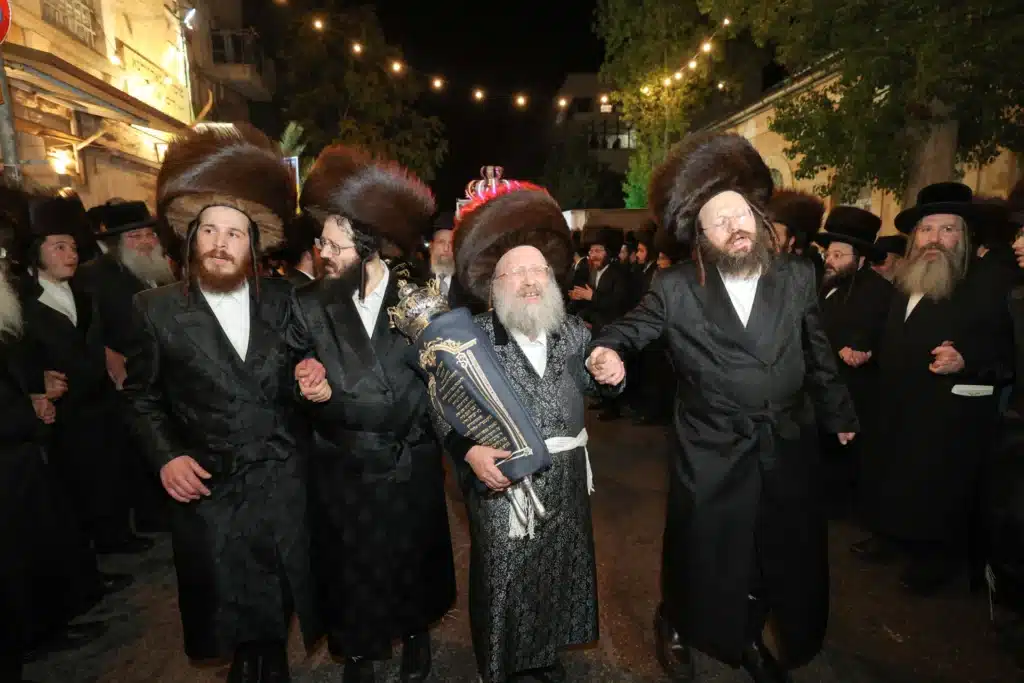 גלריה: מעמד הכנסת ספר תורה לבית המדרש דחסידי נאדוורנא באניא גלריה: מעמד הכנסת ספר תורה לבית המדרש דחסידי נאדוורנא באניא