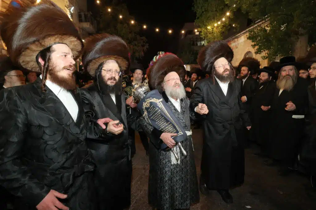 גלריה: מעמד הכנסת ספר תורה לבית המדרש דחסידי נאדוורנא באניא גלריה: מעמד הכנסת ספר תורה לבית המדרש דחסידי נאדוורנא באניא
