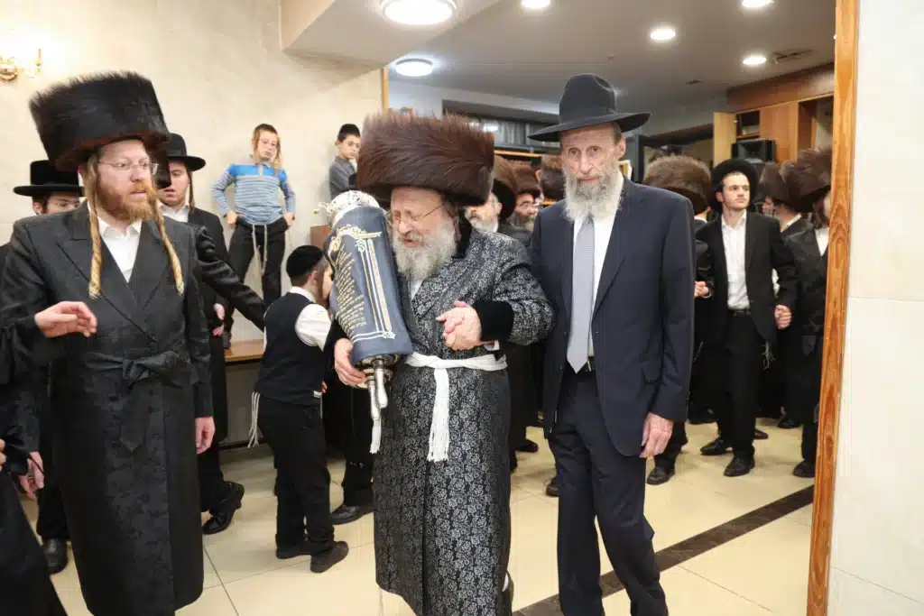 גלריה: מעמד הכנסת ספר תורה לבית המדרש דחסידי נאדוורנא באניא גלריה: מעמד הכנסת ספר תורה לבית המדרש דחסידי נאדוורנא באניא