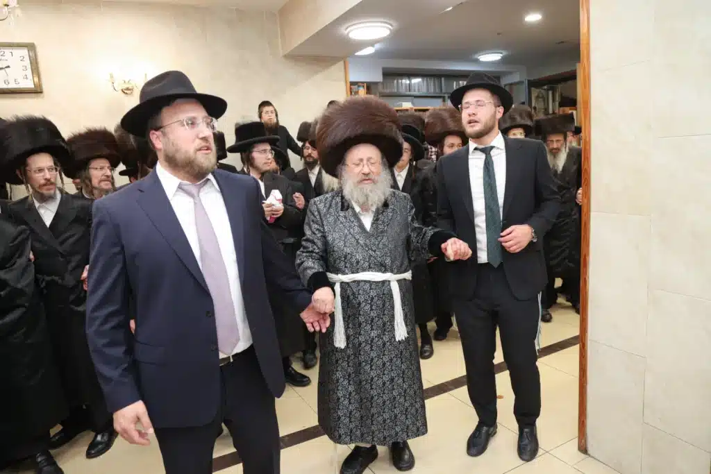 גלריה: מעמד הכנסת ספר תורה לבית המדרש דחסידי נאדוורנא באניא גלריה: מעמד הכנסת ספר תורה לבית המדרש דחסידי נאדוורנא באניא