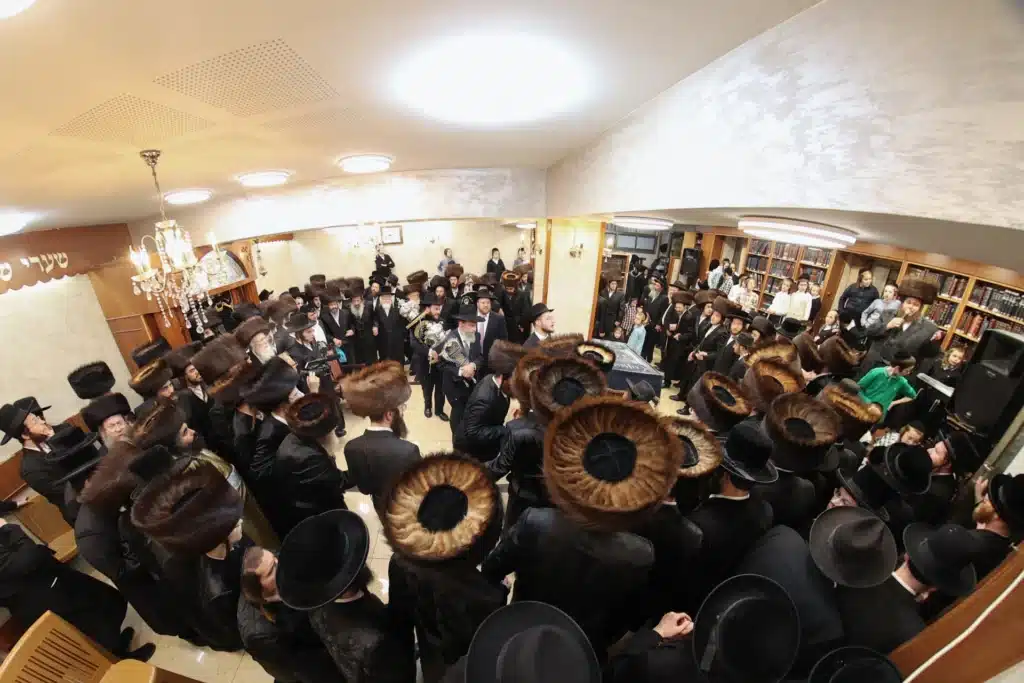 גלריה: מעמד הכנסת ספר תורה לבית המדרש דחסידי נאדוורנא באניא גלריה: מעמד הכנסת ספר תורה לבית המדרש דחסידי נאדוורנא באניא