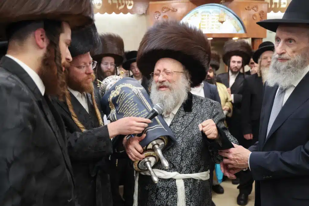 גלריה: מעמד הכנסת ספר תורה לבית המדרש דחסידי נאדוורנא באניא גלריה: מעמד הכנסת ספר תורה לבית המדרש דחסידי נאדוורנא באניא