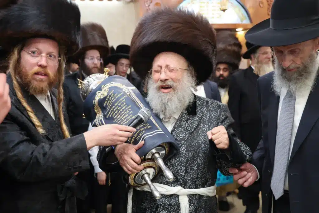 גלריה: מעמד הכנסת ספר תורה לבית המדרש דחסידי נאדוורנא באניא גלריה: מעמד הכנסת ספר תורה לבית המדרש דחסידי נאדוורנא באניא