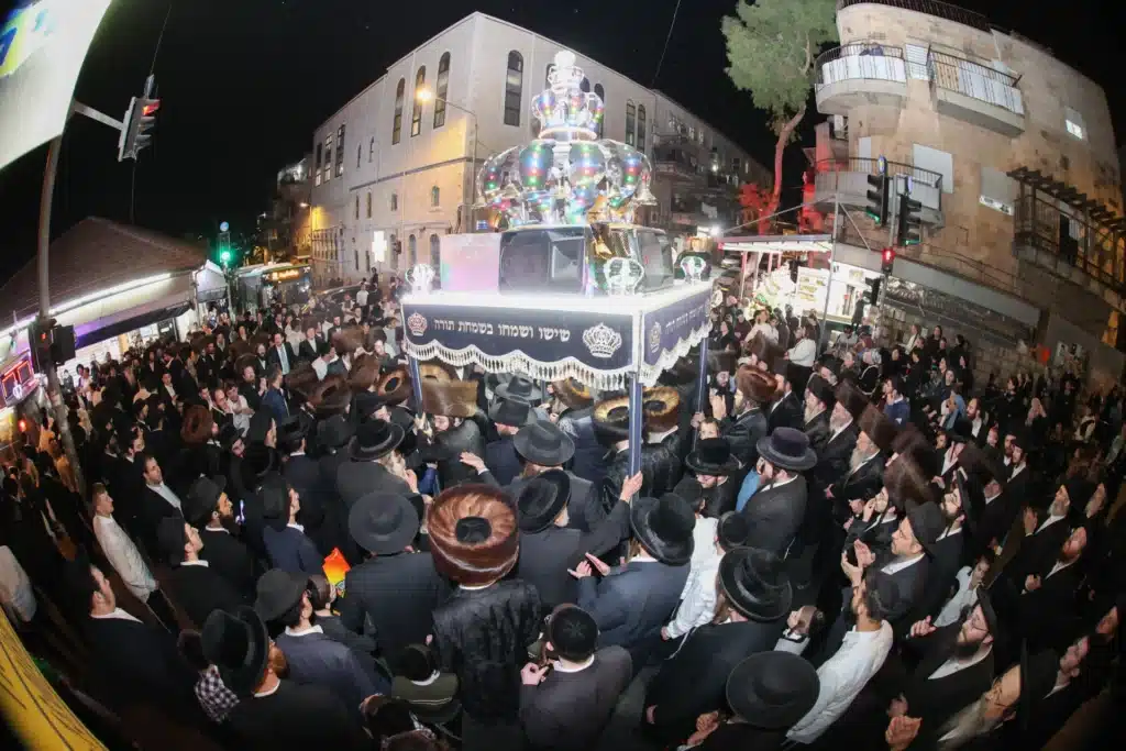 גלריה: מעמד הכנסת ספר תורה לבית המדרש דחסידי נאדוורנא באניא גלריה: מעמד הכנסת ספר תורה לבית המדרש דחסידי נאדוורנא באניא