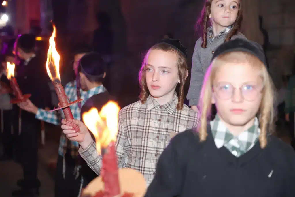 גלריה: מעמד הכנסת ספר תורה לבית המדרש דחסידי נאדוורנא באניא גלריה: מעמד הכנסת ספר תורה לבית המדרש דחסידי נאדוורנא באניא