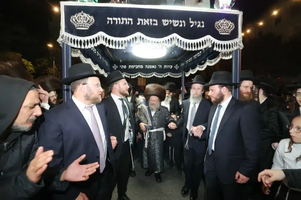 גלריה: מעמד הכנסת ספר תורה לבית המדרש דחסידי נאדוורנא באניא גלריה: מעמד הכנסת ספר תורה לבית המדרש דחסידי נאדוורנא באניא