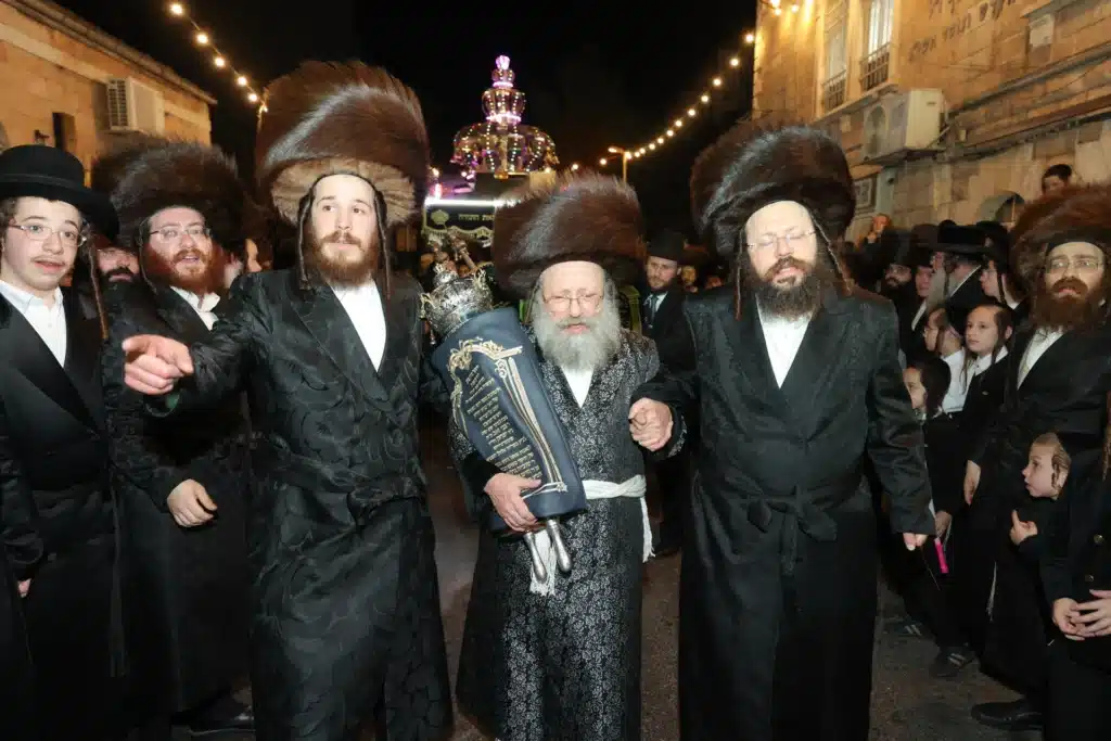 גלריה: מעמד הכנסת ספר תורה לבית המדרש דחסידי נאדוורנא באניא גלריה: מעמד הכנסת ספר תורה לבית המדרש דחסידי נאדוורנא באניא