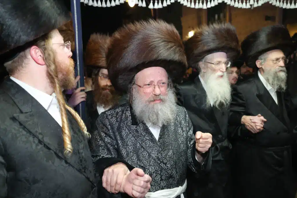 גלריה: מעמד הכנסת ספר תורה לבית המדרש דחסידי נאדוורנא באניא גלריה: מעמד הכנסת ספר תורה לבית המדרש דחסידי נאדוורנא באניא