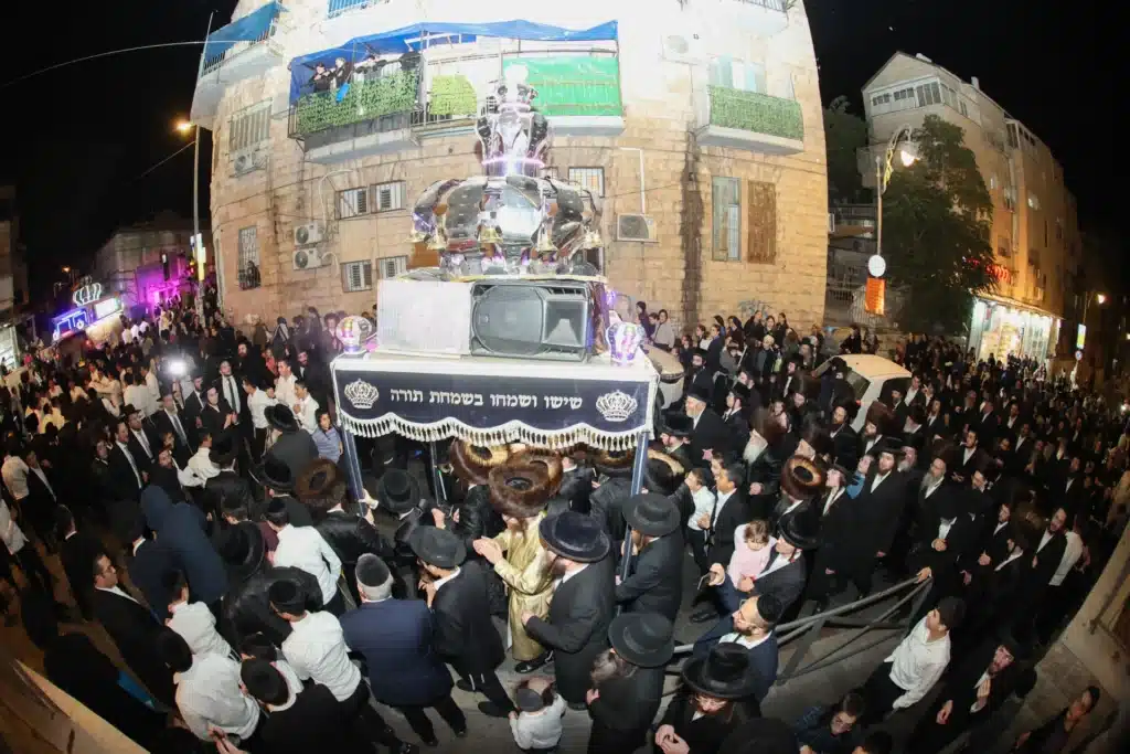 גלריה: מעמד הכנסת ספר תורה לבית המדרש דחסידי נאדוורנא באניא גלריה: מעמד הכנסת ספר תורה לבית המדרש דחסידי נאדוורנא באניא