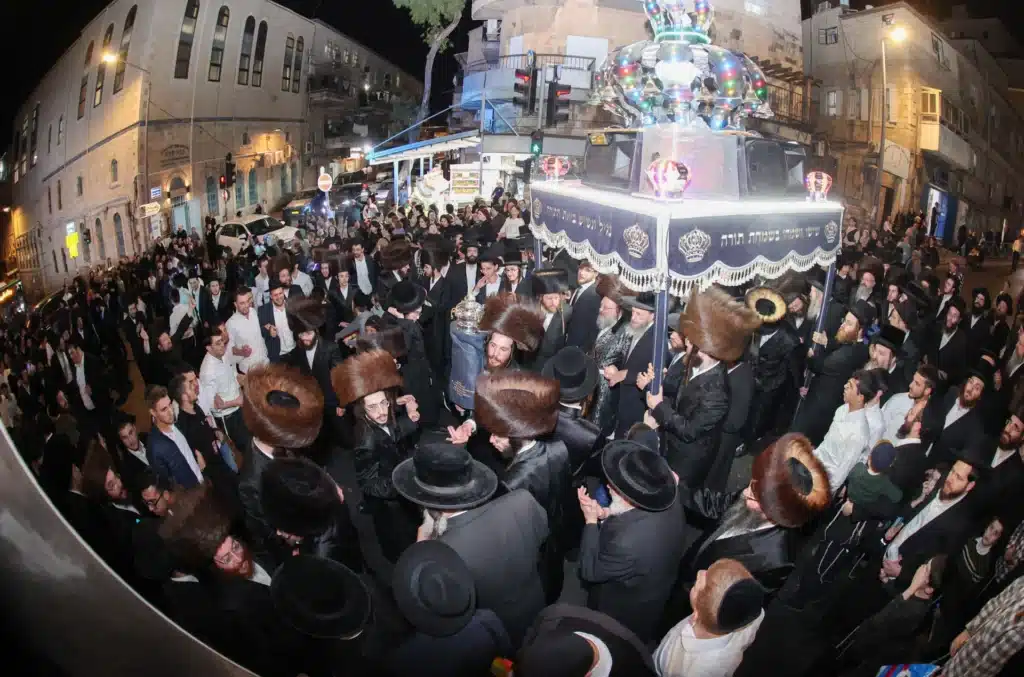גלריה: מעמד הכנסת ספר תורה לבית המדרש דחסידי נאדוורנא באניא גלריה: מעמד הכנסת ספר תורה לבית המדרש דחסידי נאדוורנא באניא