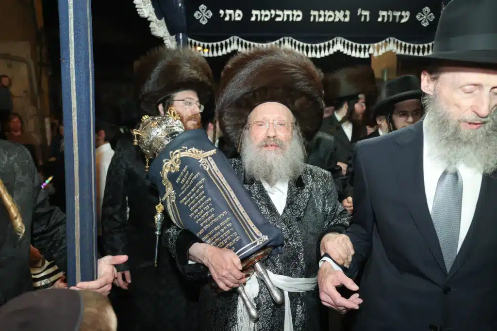 גלריה: מעמד הכנסת ספר תורה לבית המדרש דחסידי נאדוורנא באניא גלריה: מעמד הכנסת ספר תורה לבית המדרש דחסידי נאדוורנא באניא