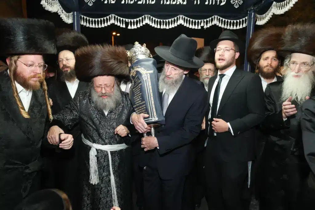 גלריה: מעמד הכנסת ספר תורה לבית המדרש דחסידי נאדוורנא באניא גלריה: מעמד הכנסת ספר תורה לבית המדרש דחסידי נאדוורנא באניא