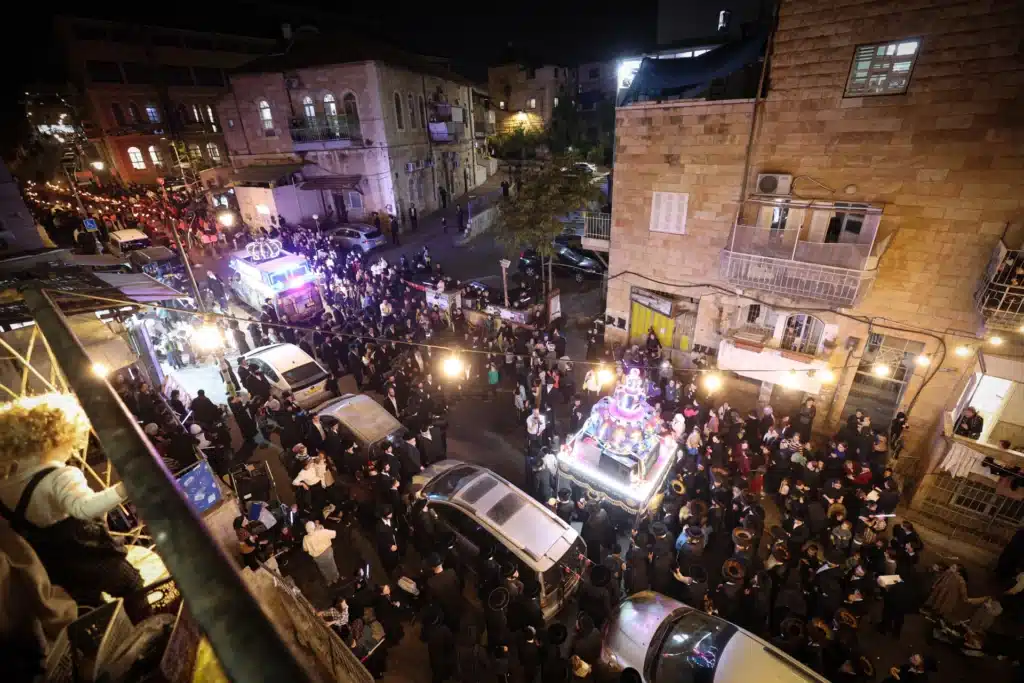 גלריה: מעמד הכנסת ספר תורה לבית המדרש דחסידי נאדוורנא באניא גלריה: מעמד הכנסת ספר תורה לבית המדרש דחסידי נאדוורנא באניא