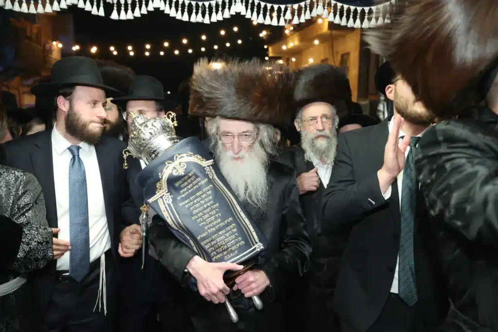 גלריה: מעמד הכנסת ספר תורה לבית המדרש דחסידי נאדוורנא באניא גלריה: מעמד הכנסת ספר תורה לבית המדרש דחסידי נאדוורנא באניא