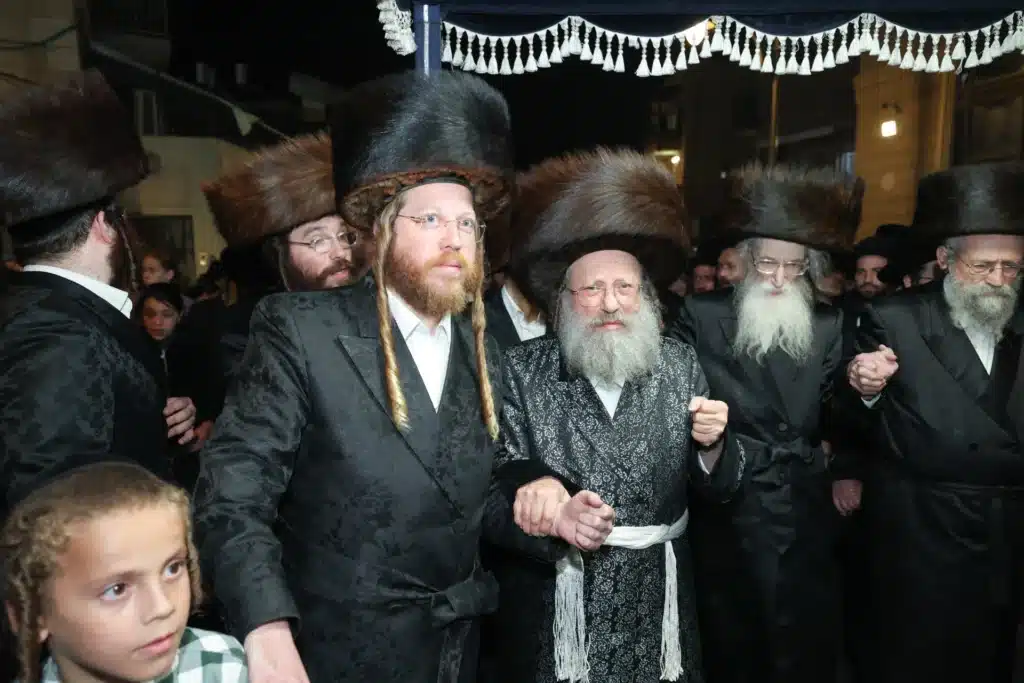 גלריה: מעמד הכנסת ספר תורה לבית המדרש דחסידי נאדוורנא באניא גלריה: מעמד הכנסת ספר תורה לבית המדרש דחסידי נאדוורנא באניא