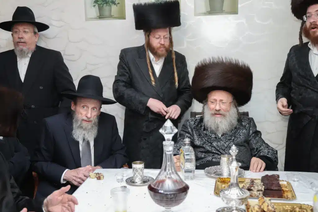 גלריה: מעמד הכנסת ספר תורה לבית המדרש דחסידי נאדוורנא באניא גלריה: מעמד הכנסת ספר תורה לבית המדרש דחסידי נאדוורנא באניא