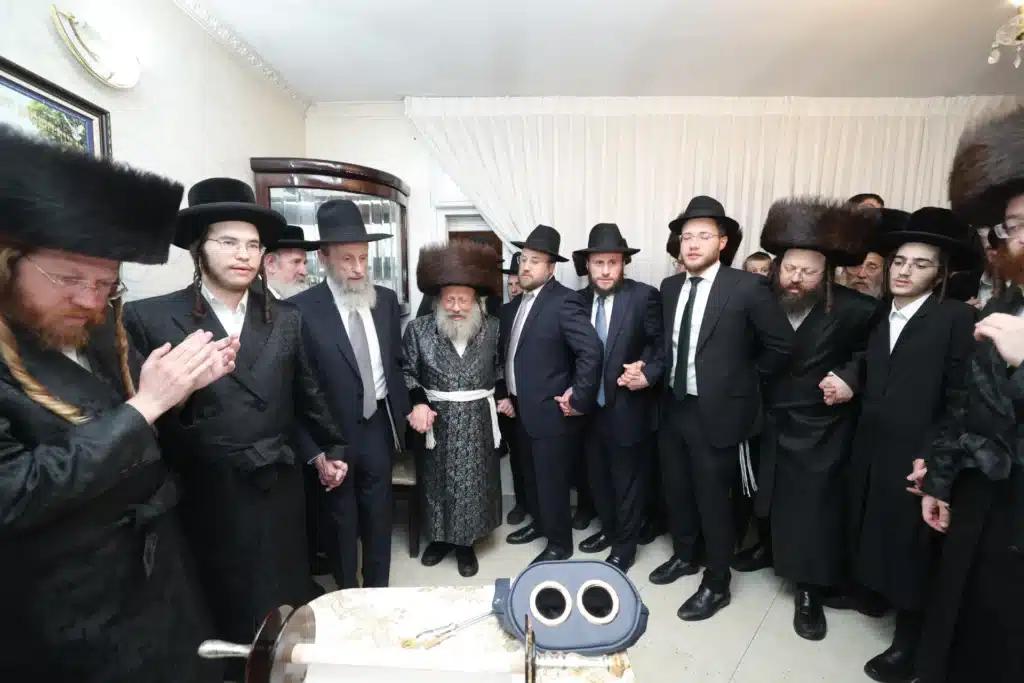גלריה: מעמד הכנסת ספר תורה לבית המדרש דחסידי נאדוורנא באניא גלריה: מעמד הכנסת ספר תורה לבית המדרש דחסידי נאדוורנא באניא