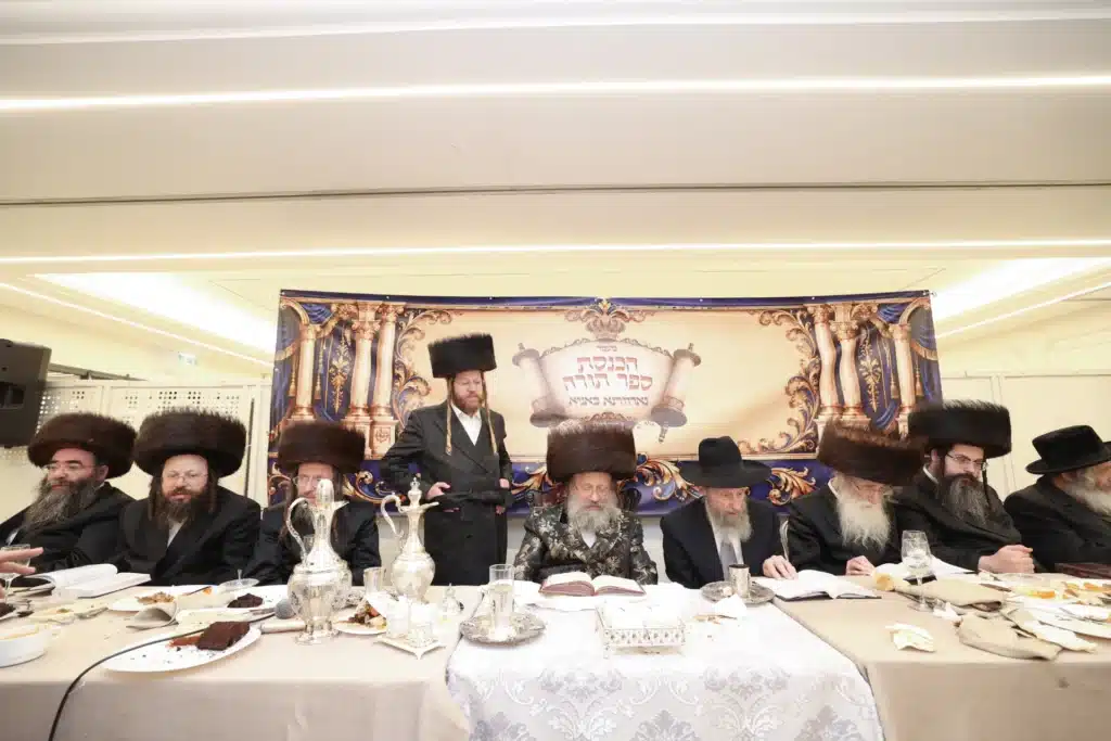 גלריה: מעמד הכנסת ספר תורה לבית המדרש דחסידי נאדוורנא באניא גלריה: מעמד הכנסת ספר תורה לבית המדרש דחסידי נאדוורנא באניא