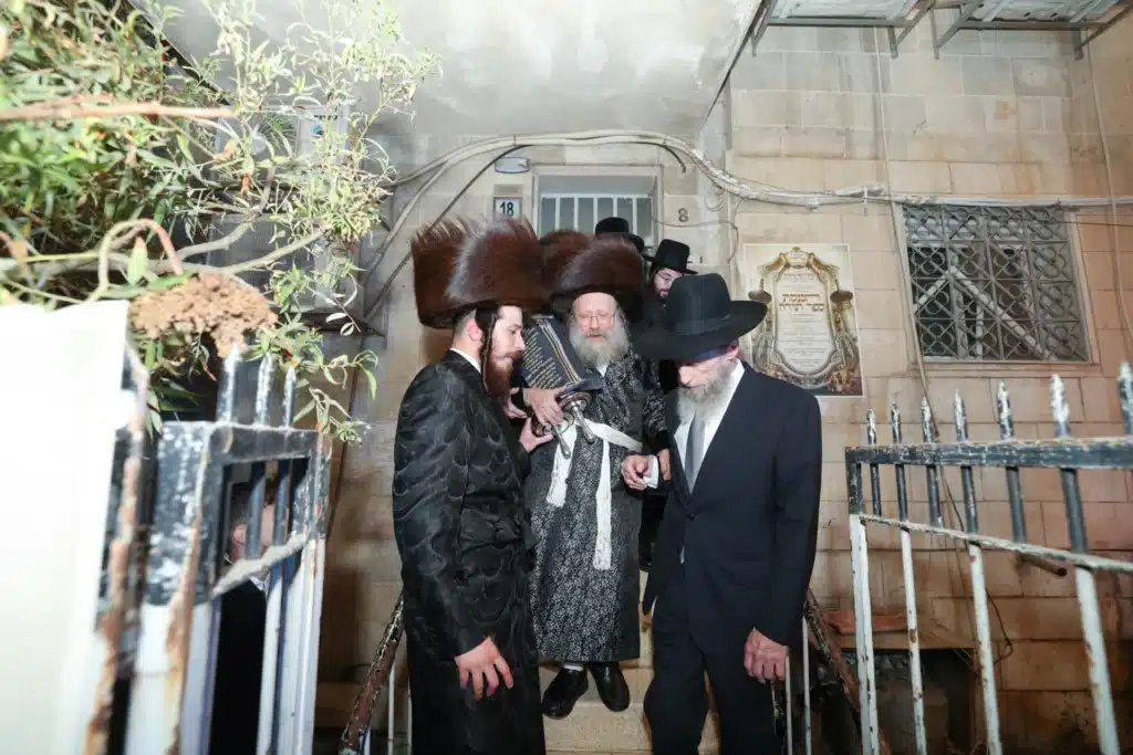גלריה: מעמד הכנסת ספר תורה לבית המדרש דחסידי נאדוורנא באניא גלריה: מעמד הכנסת ספר תורה לבית המדרש דחסידי נאדוורנא באניא