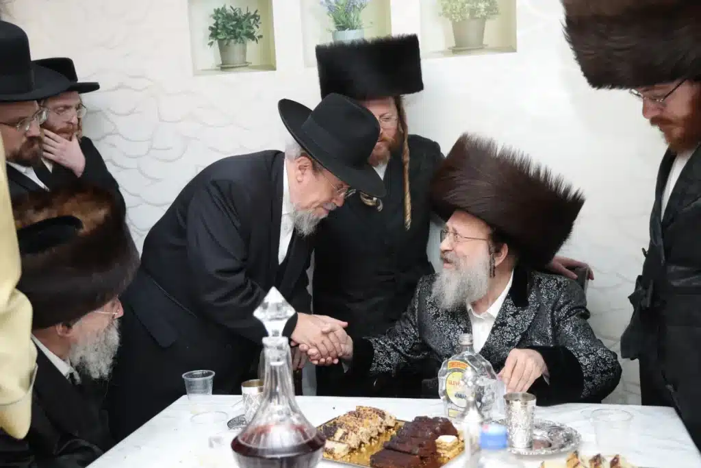 גלריה: מעמד הכנסת ספר תורה לבית המדרש דחסידי נאדוורנא באניא גלריה: מעמד הכנסת ספר תורה לבית המדרש דחסידי נאדוורנא באניא