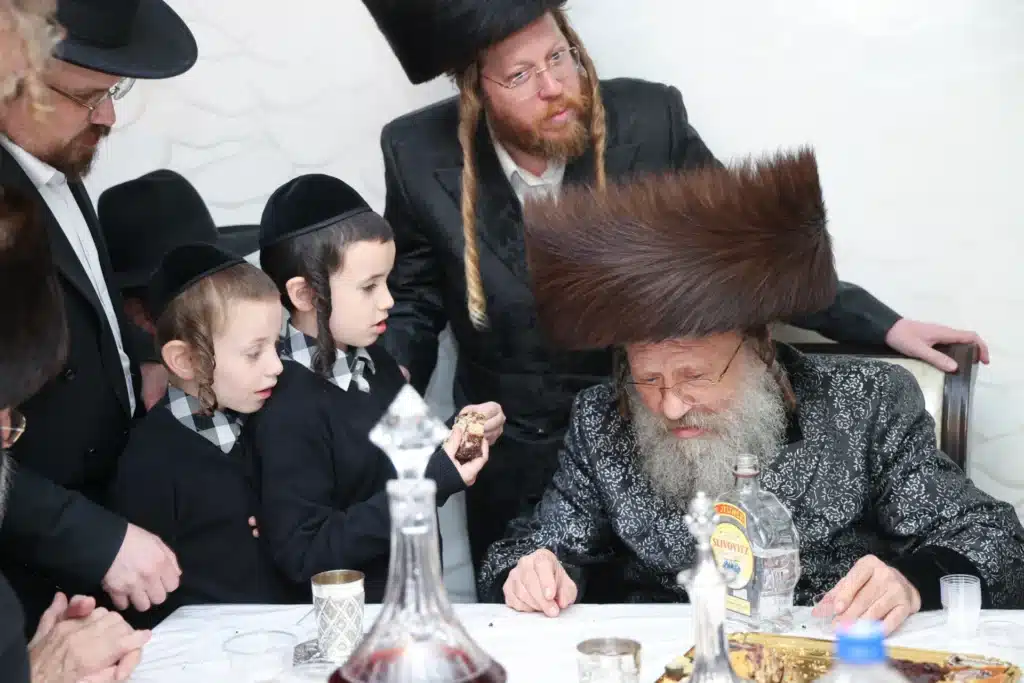 גלריה: מעמד הכנסת ספר תורה לבית המדרש דחסידי נאדוורנא באניא גלריה: מעמד הכנסת ספר תורה לבית המדרש דחסידי נאדוורנא באניא