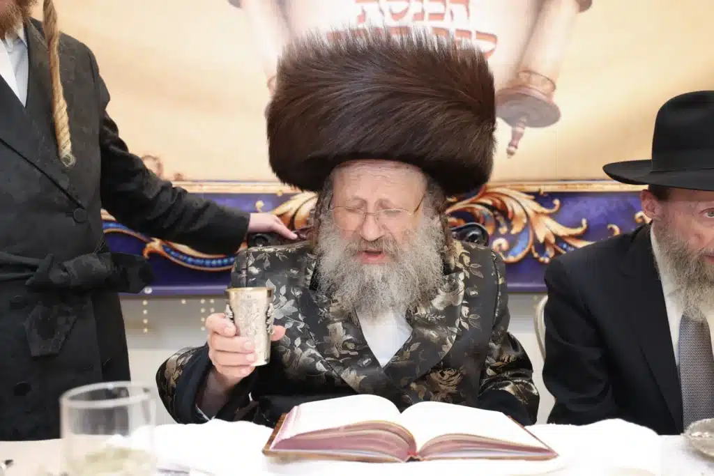 גלריה: מעמד הכנסת ספר תורה לבית המדרש דחסידי נאדוורנא באניא גלריה: מעמד הכנסת ספר תורה לבית המדרש דחסידי נאדוורנא באניא