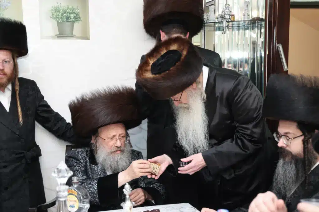 גלריה: מעמד הכנסת ספר תורה לבית המדרש דחסידי נאדוורנא באניא גלריה: מעמד הכנסת ספר תורה לבית המדרש דחסידי נאדוורנא באניא