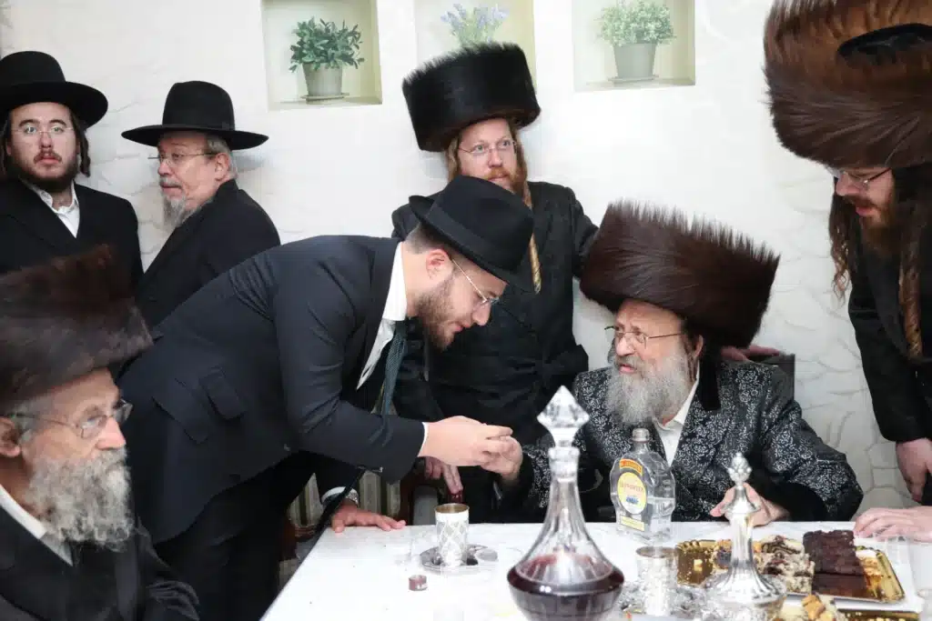גלריה: מעמד הכנסת ספר תורה לבית המדרש דחסידי נאדוורנא באניא גלריה: מעמד הכנסת ספר תורה לבית המדרש דחסידי נאדוורנא באניא