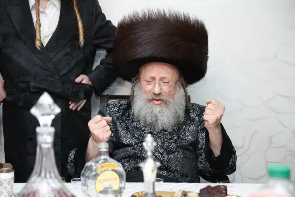 גלריה: מעמד הכנסת ספר תורה לבית המדרש דחסידי נאדוורנא באניא גלריה: מעמד הכנסת ספר תורה לבית המדרש דחסידי נאדוורנא באניא
