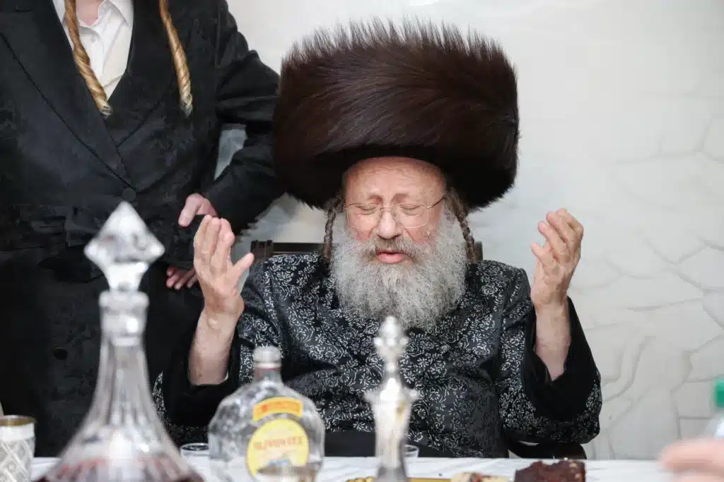 גלריה: מעמד הכנסת ספר תורה לבית המדרש דחסידי נאדוורנא באניא גלריה: מעמד הכנסת ספר תורה לבית המדרש דחסידי נאדוורנא באניא