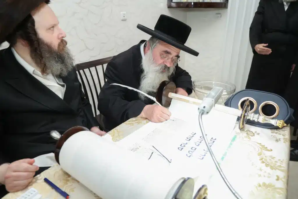 גלריה: מעמד הכנסת ספר תורה לבית המדרש דחסידי נאדוורנא באניא גלריה: מעמד הכנסת ספר תורה לבית המדרש דחסידי נאדוורנא באניא