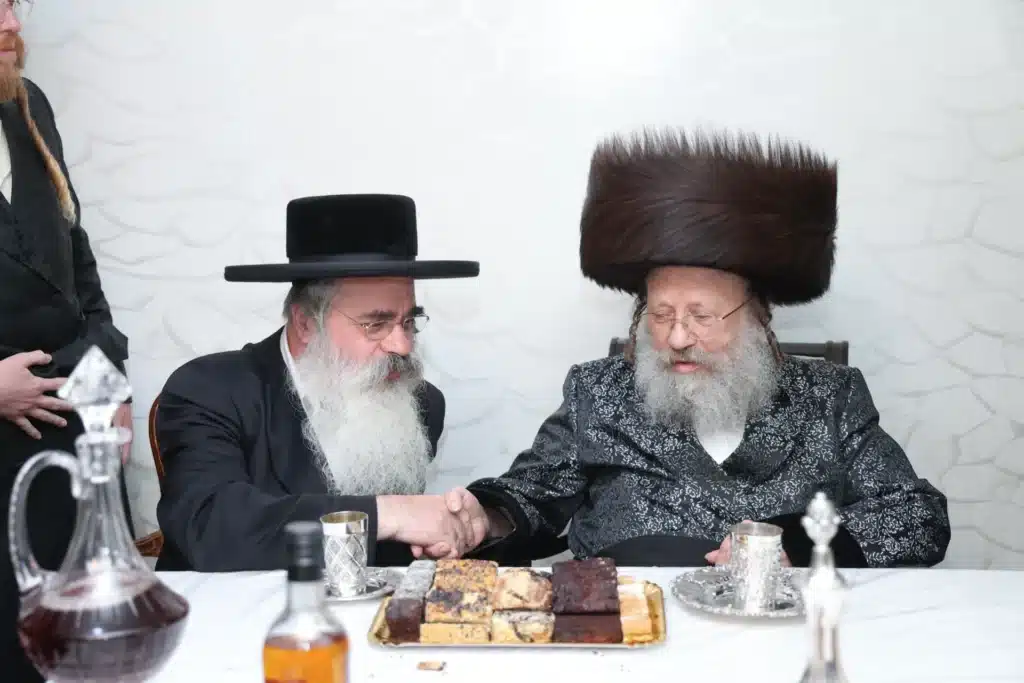 גלריה: מעמד הכנסת ספר תורה לבית המדרש דחסידי נאדוורנא באניא גלריה: מעמד הכנסת ספר תורה לבית המדרש דחסידי נאדוורנא באניא