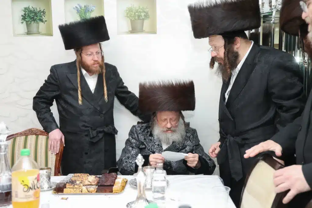 גלריה: מעמד הכנסת ספר תורה לבית המדרש דחסידי נאדוורנא באניא גלריה: מעמד הכנסת ספר תורה לבית המדרש דחסידי נאדוורנא באניא