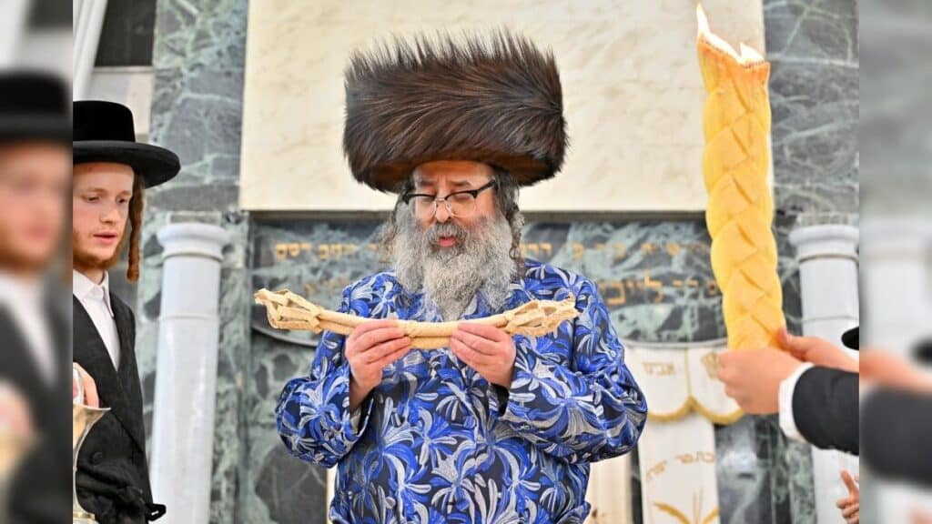מעמד נעילת החג והקפות שניות בבית המדרש של סאטמאר בב"ב מעמד נעילת החג והקפות שניות בבית המדרש של סאטמאר בב"ב