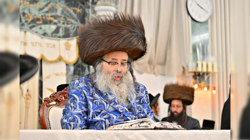 מעמד נעילת החג והקפות שניות בבית המדרש של סאטמאר בב"ב מעמד נעילת החג והקפות שניות בבית המדרש של סאטמאר בב"ב