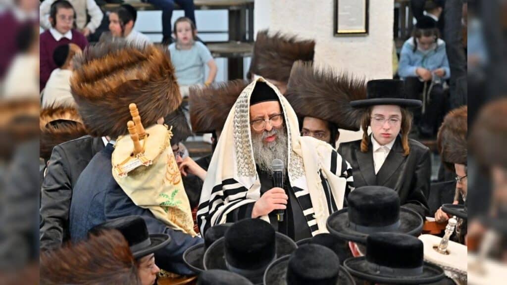 מעמד נעילת החג והקפות שניות בבית המדרש של סאטמאר בב"ב מעמד נעילת החג והקפות שניות בבית המדרש של סאטמאר בב"ב