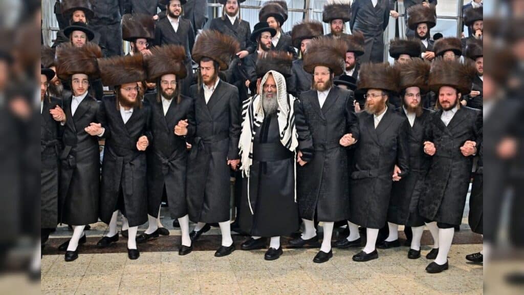 מעמד נעילת החג והקפות שניות בבית המדרש של סאטמאר בב"ב מעמד נעילת החג והקפות שניות בבית המדרש של סאטמאר בב"ב